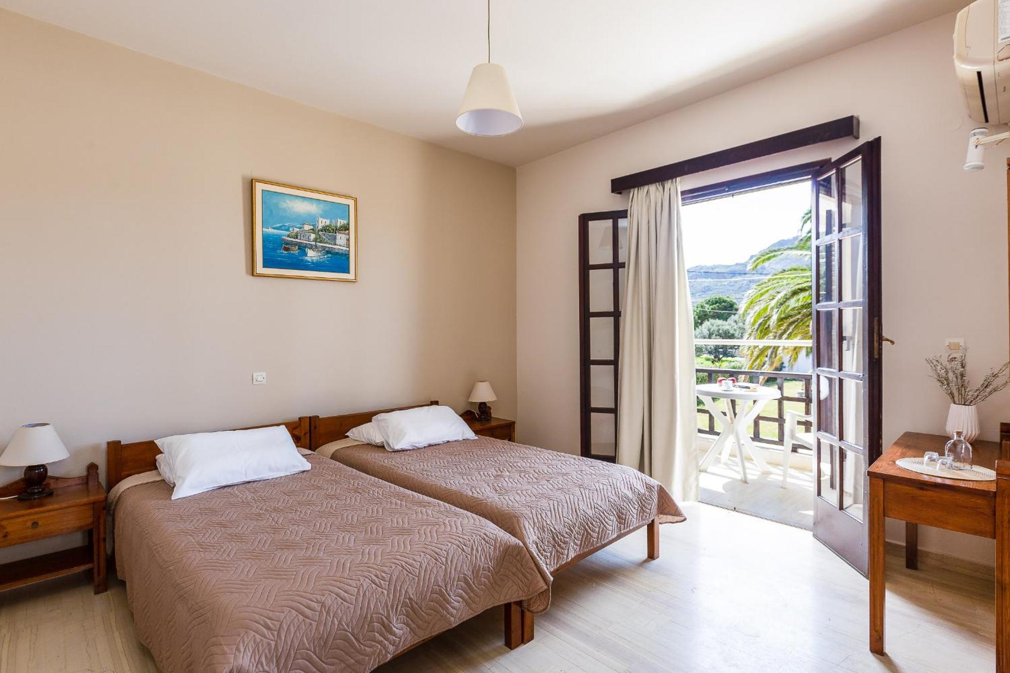Santa Maria Studios & Apartments Плакиас Экстерьер фото