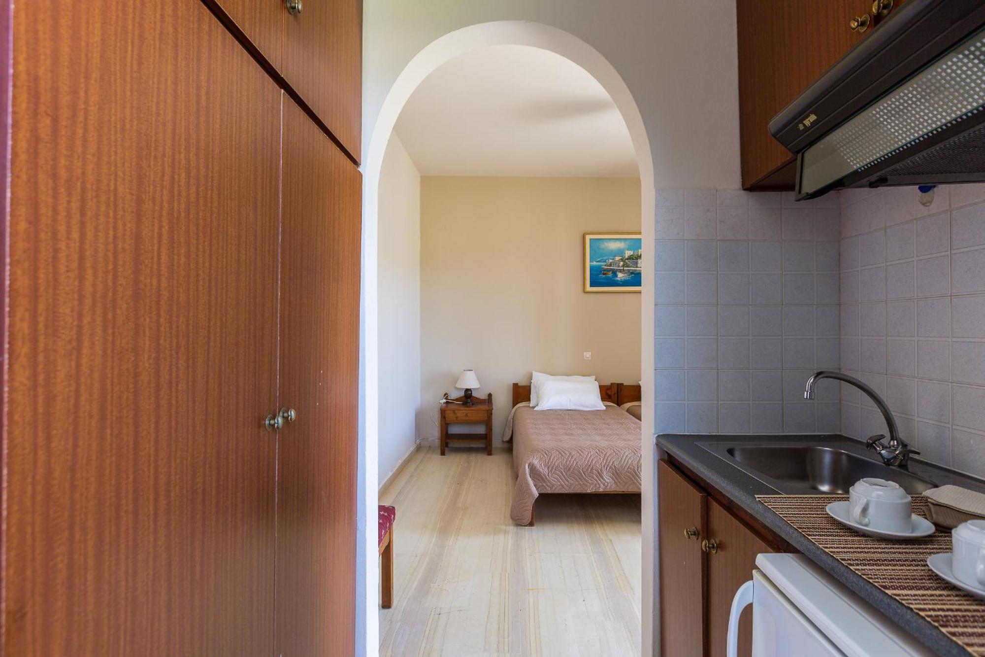 Santa Maria Studios & Apartments Плакиас Экстерьер фото