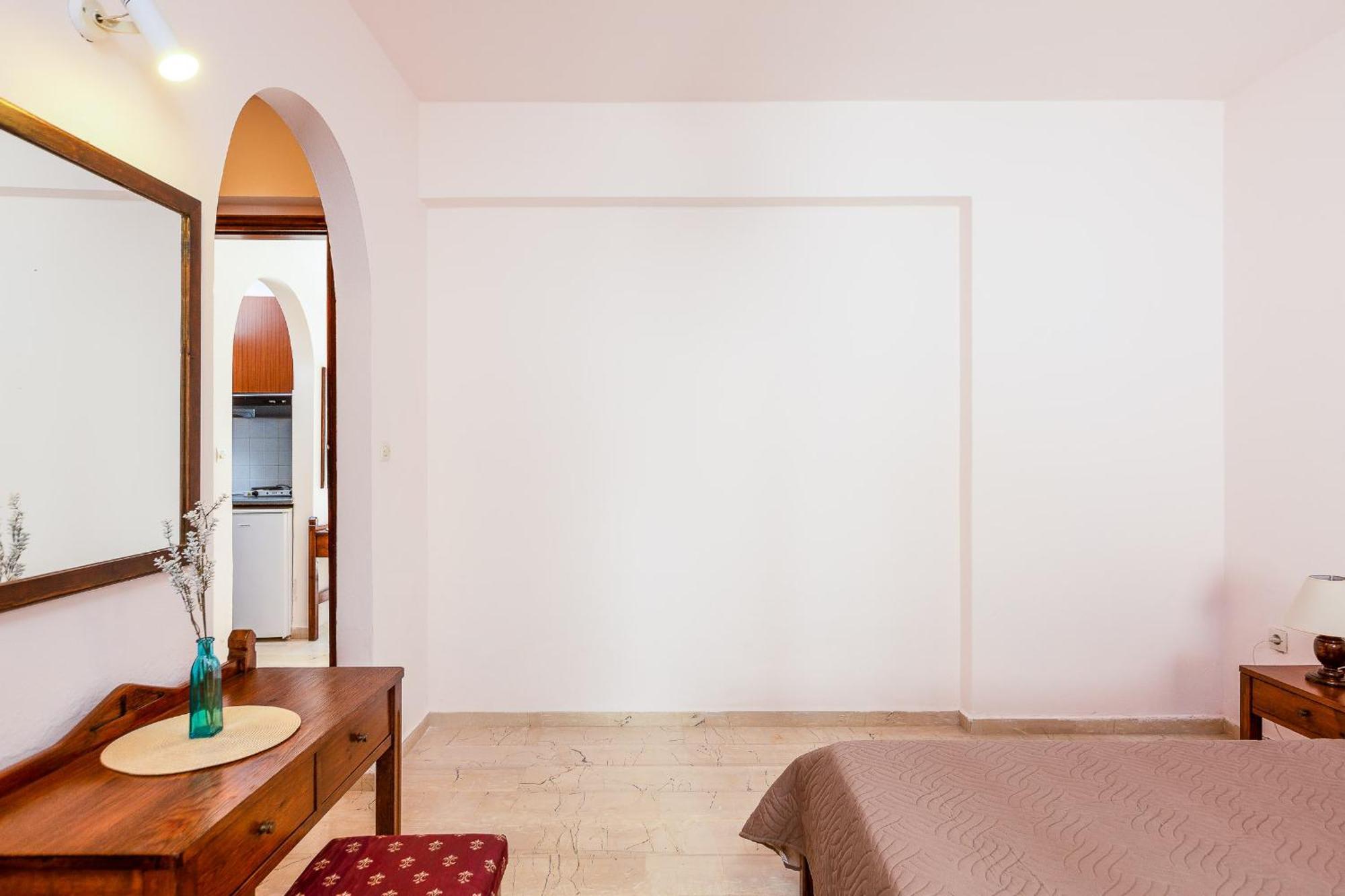 Santa Maria Studios & Apartments Плакиас Экстерьер фото