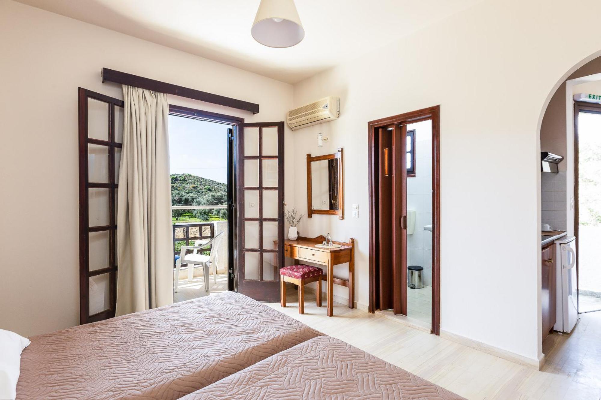 Santa Maria Studios & Apartments Плакиас Экстерьер фото