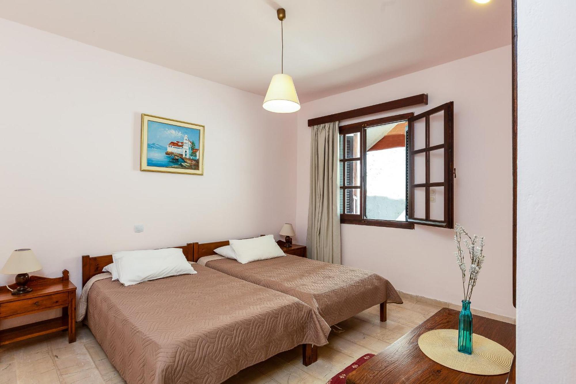 Santa Maria Studios & Apartments Плакиас Экстерьер фото