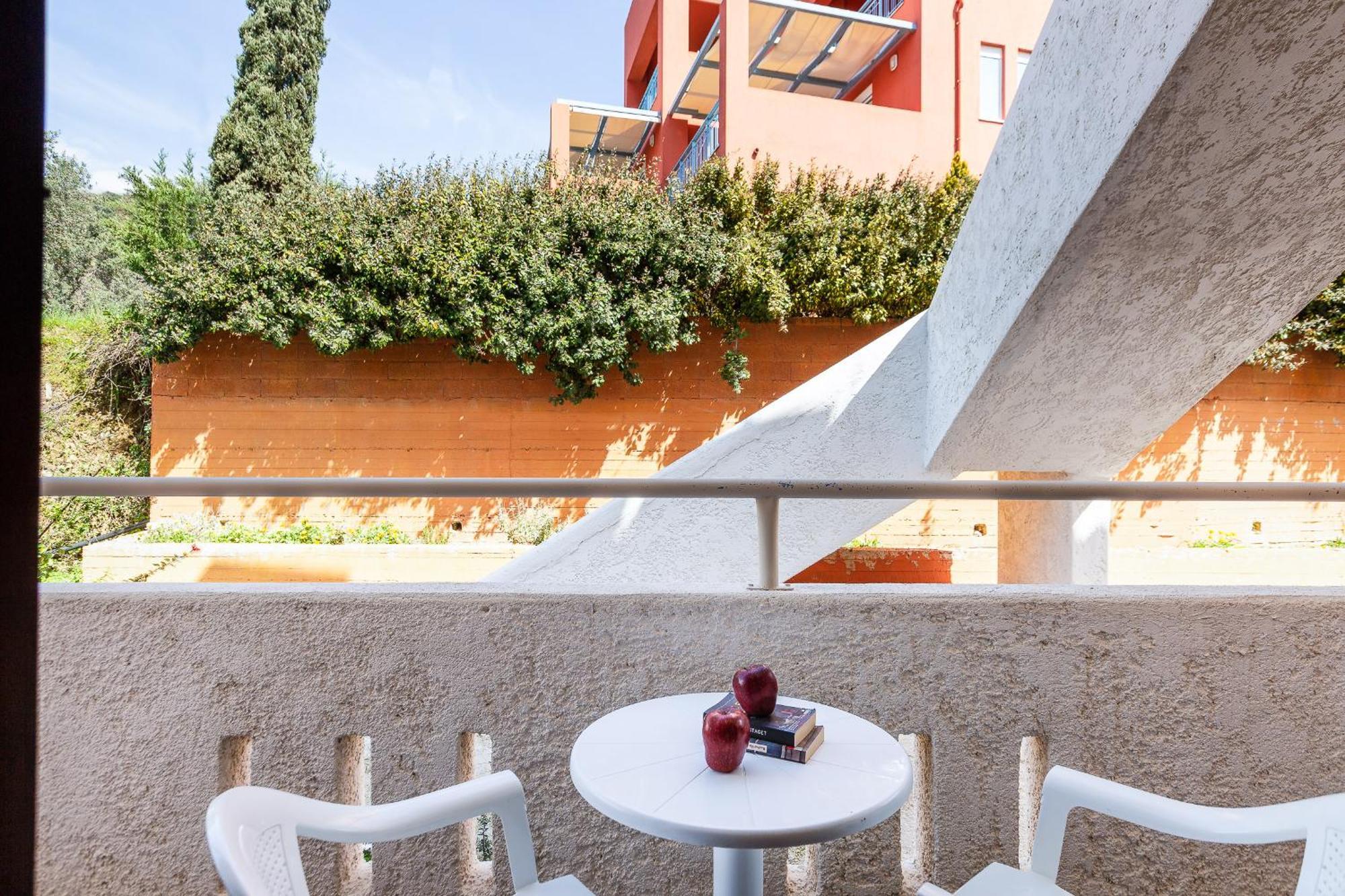 Santa Maria Studios & Apartments Плакиас Экстерьер фото