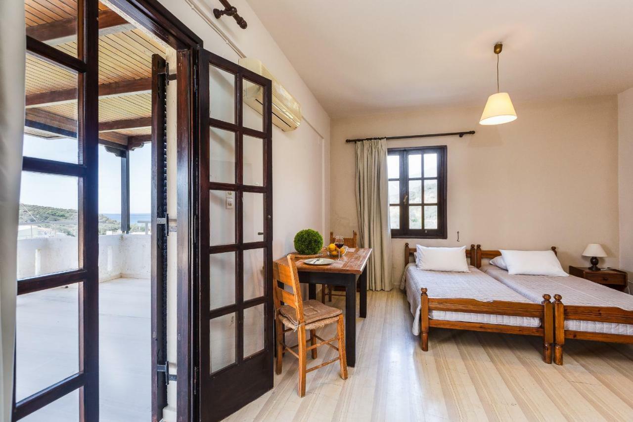 Santa Maria Studios & Apartments Плакиас Экстерьер фото