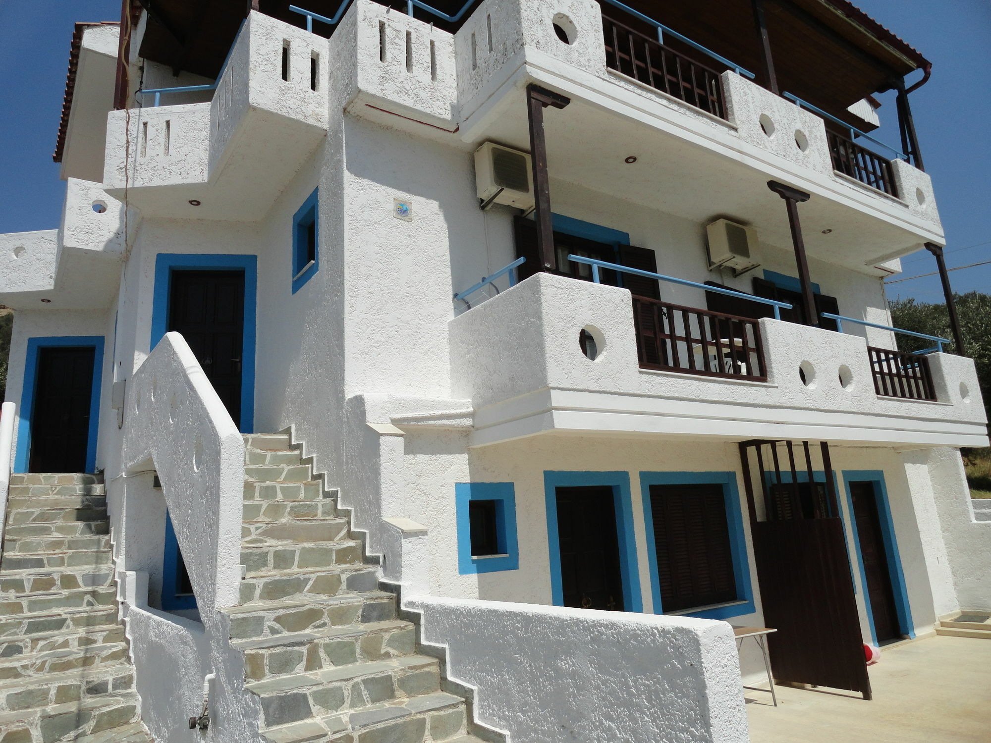 Santa Maria Studios & Apartments Плакиас Экстерьер фото